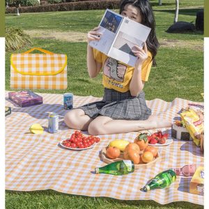 Foldable Outdoor Picnic Pad – Waterproof & Lightweight Beach Mat